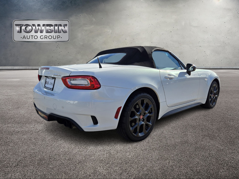 2017 Fiat 124 Spider Abarth photo 4