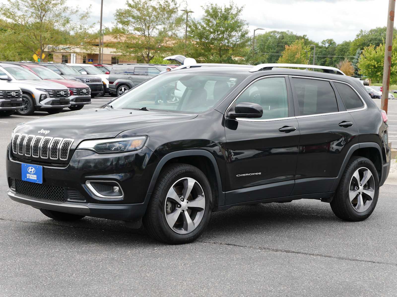 Used 2019 Jeep Cherokee Limited with VIN 1C4PJMDX2KD303819 for sale in Mankato, Minnesota