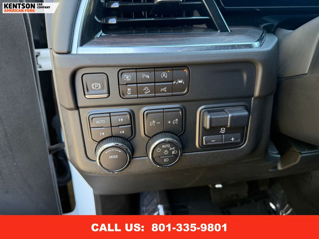 2025 Chevrolet Suburban LT photo 20