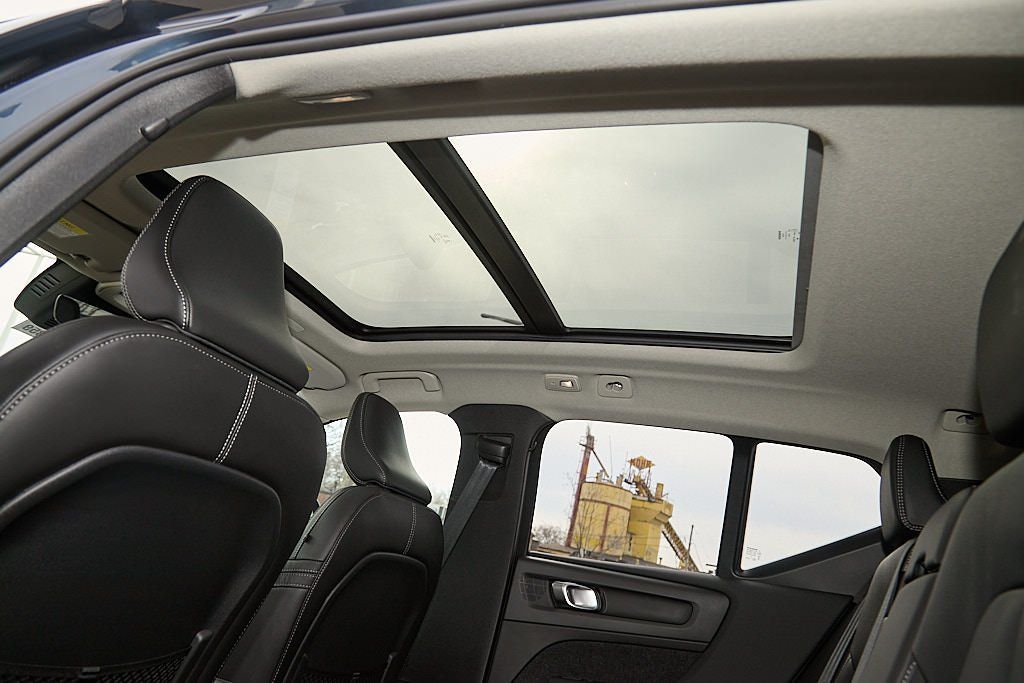 2026 VOLVO XC40 - Image 20