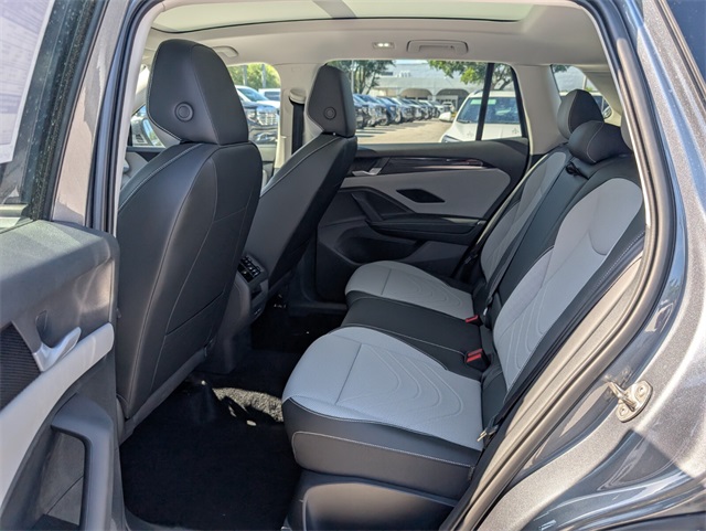 2025 Volkswagen Tiguan SE photo 8