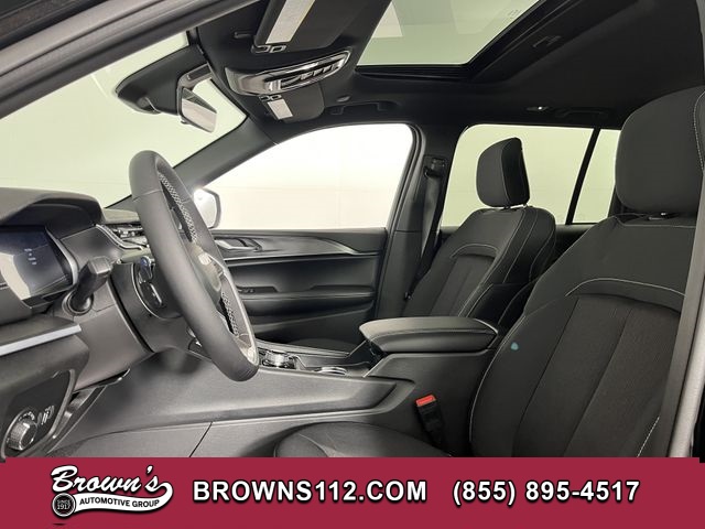 2025 Jeep Grand Cherokee Laredo's photo