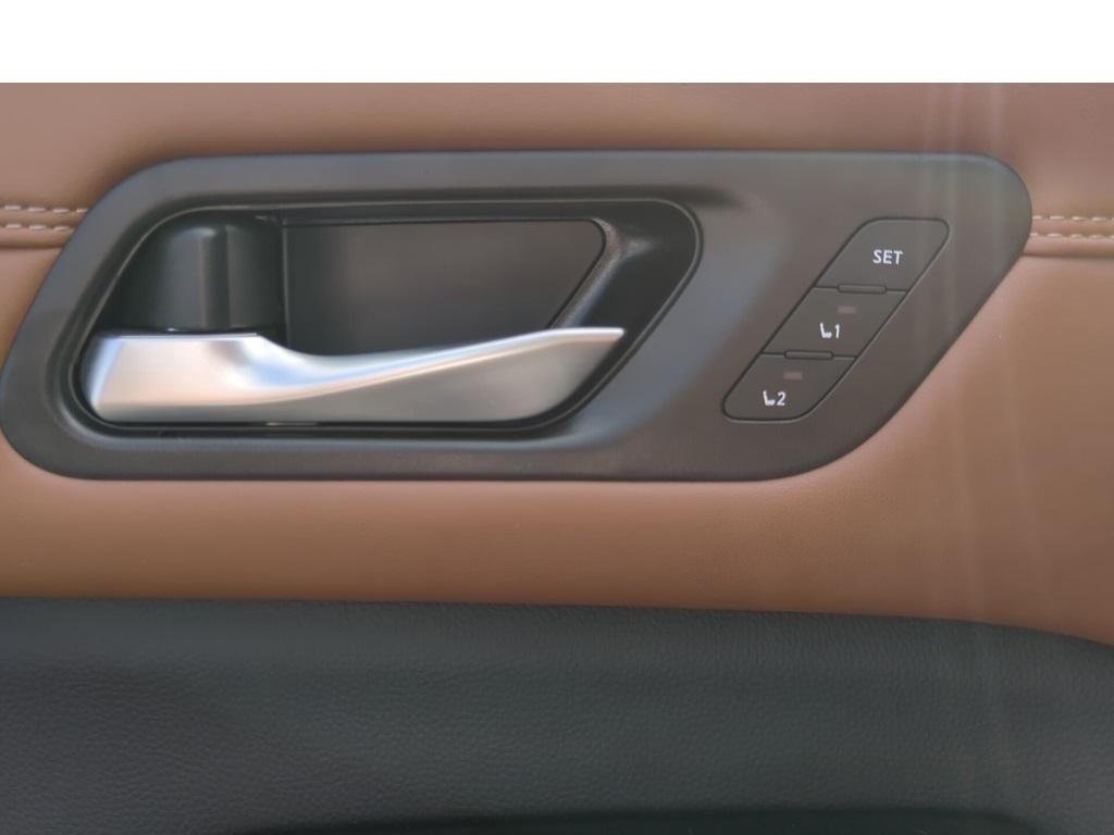 2024 Nissan Pathfinder Platinum photo 11