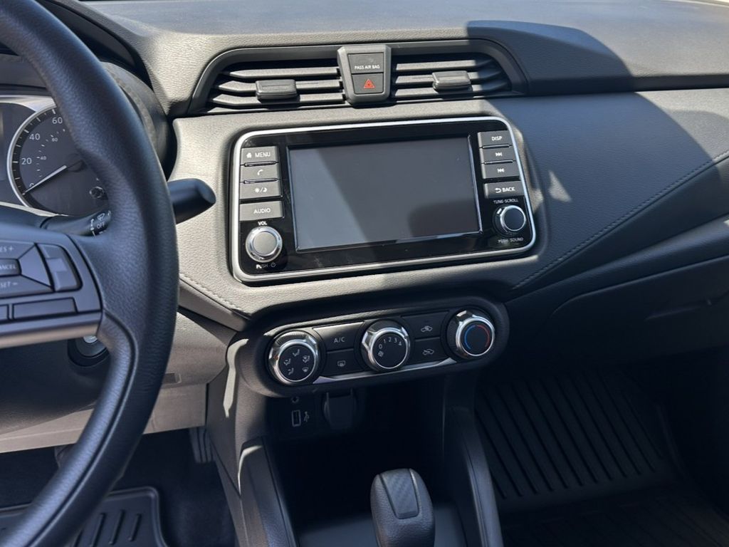 2025 Nissan Versa 1.6 S photo 16