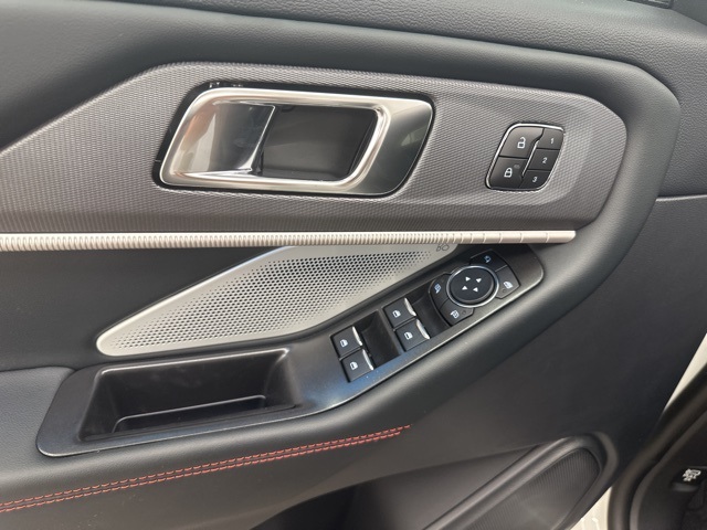 2025 Ford Explorer ST photo 9