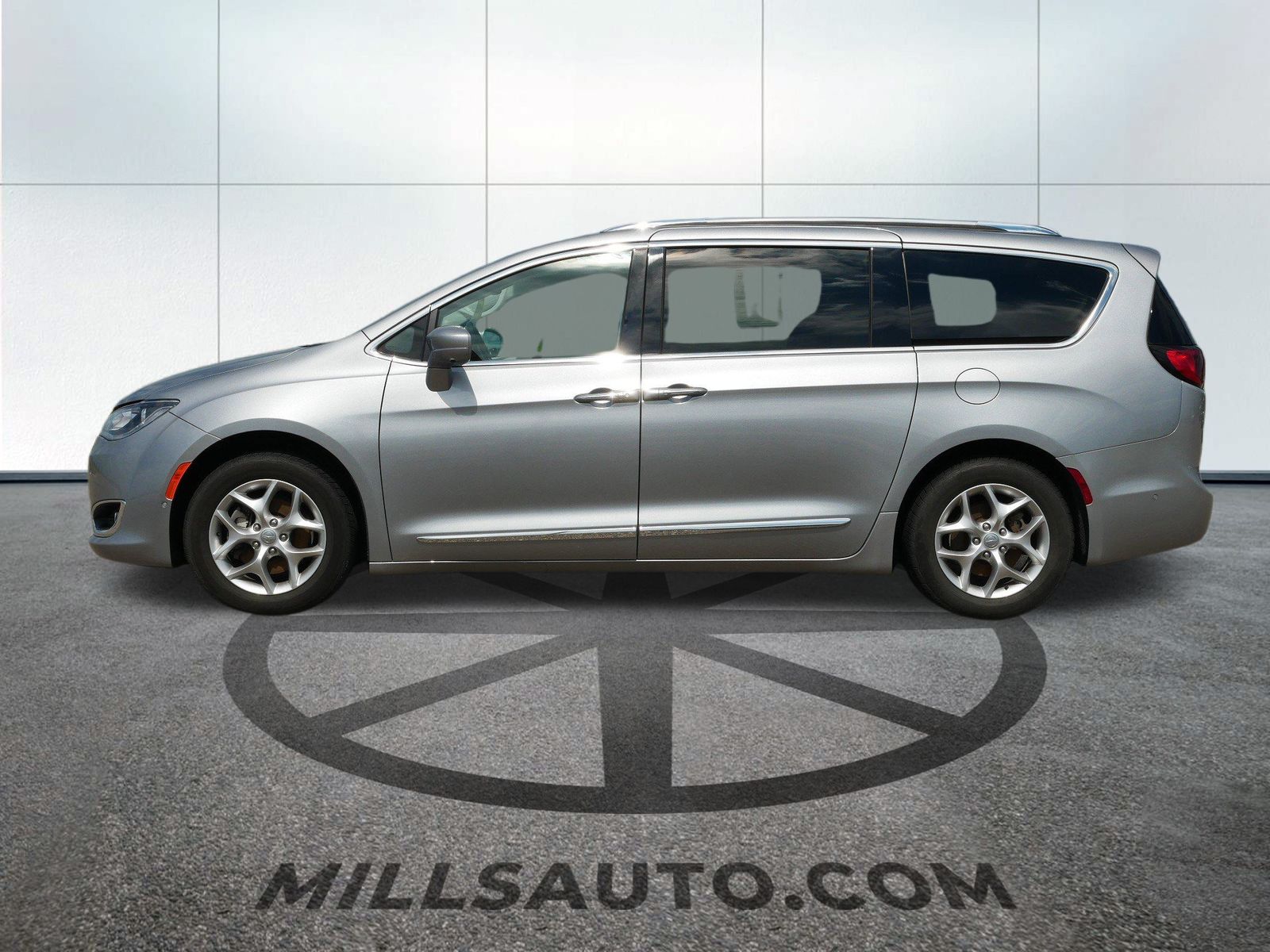 Used 2019 Chrysler Pacifica Touring L Plus with VIN 2C4RC1EG0KR714858 for sale in Willmar, Minnesota