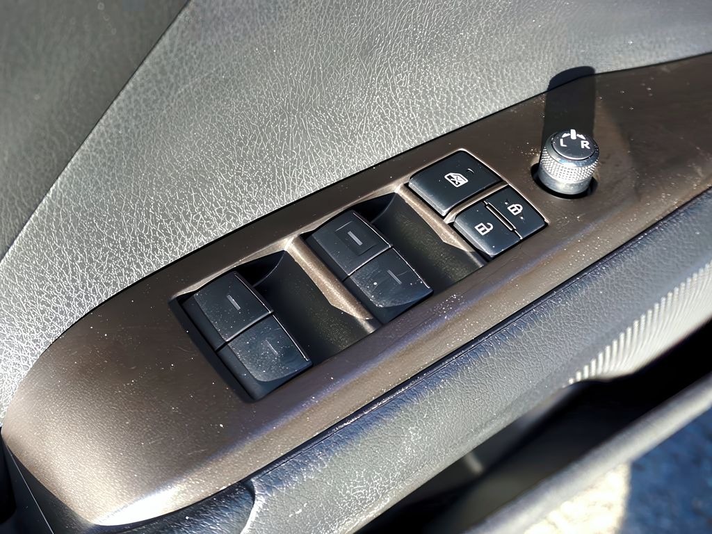 2022 Toyota Camry LE photo 8
