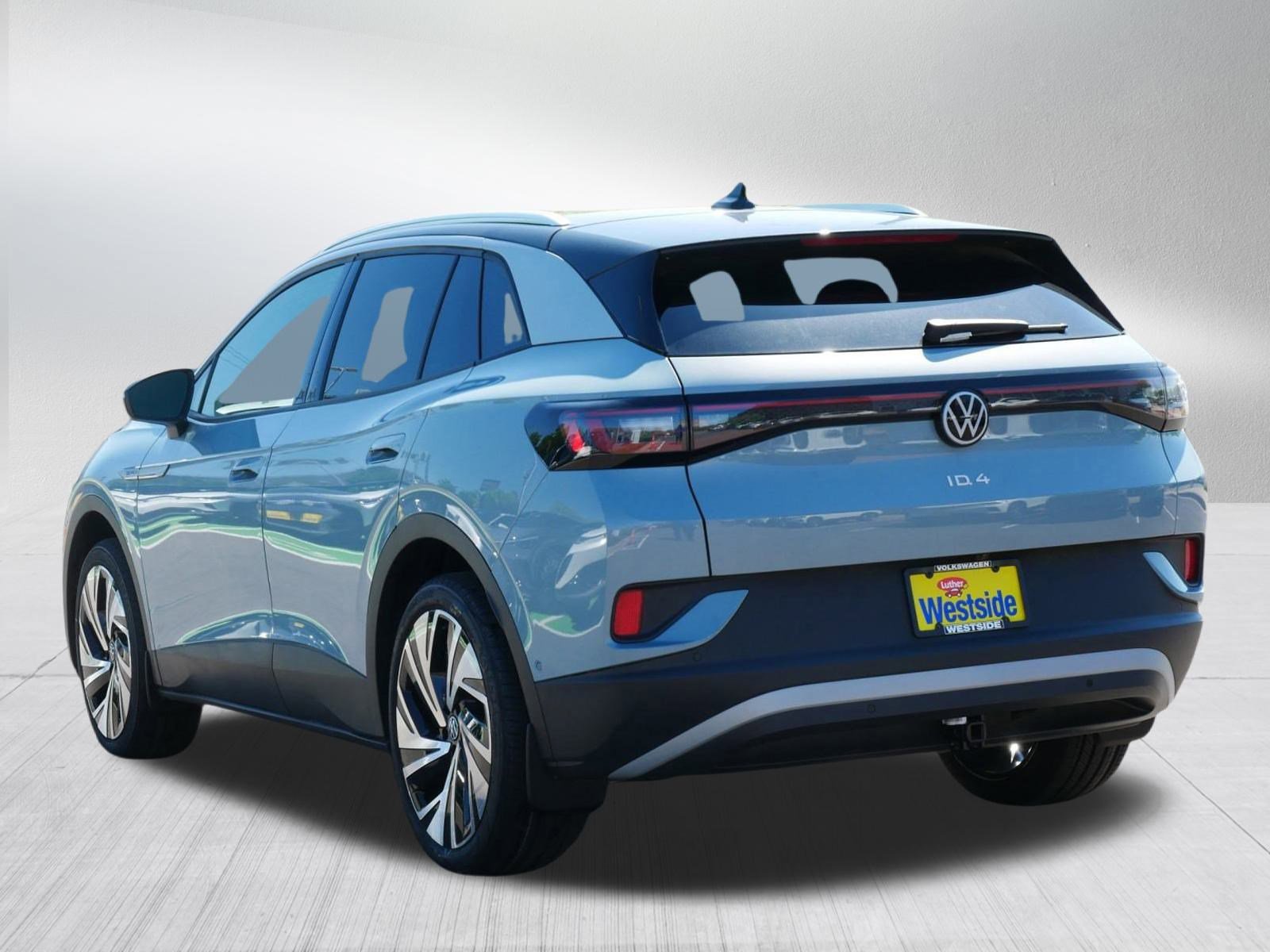 2025 Volkswagen ID.4 Pro Plus photo 2
