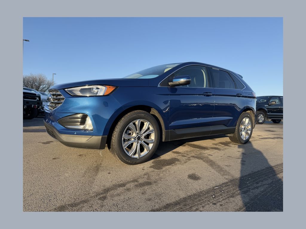 2024 Ford Edge Titanium's photo