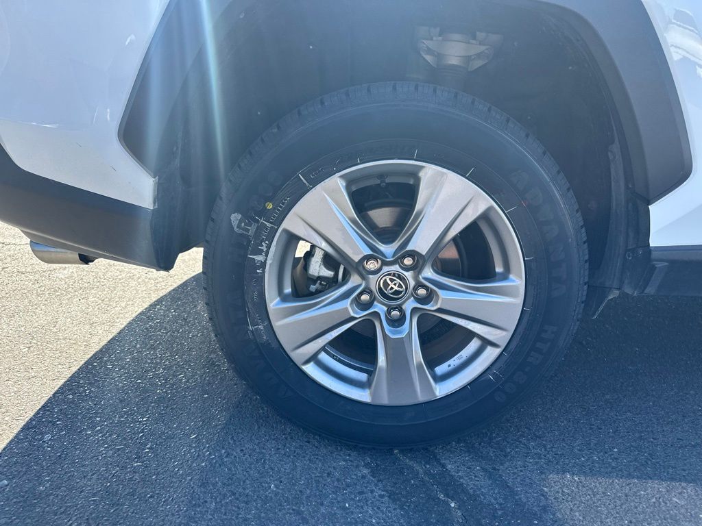 2024 Toyota RAV4 XLE photo 8