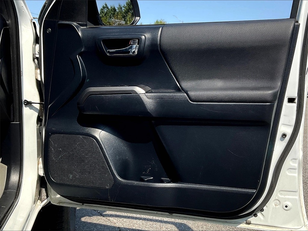 2019 Toyota Tacoma TRD Off-Road photo 11
