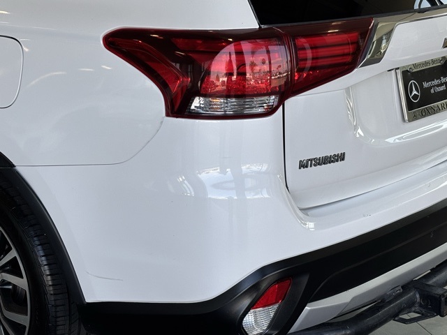 2017 Mitsubishi Outlander ES photo 8