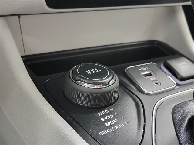 2021 Jeep Cherokee Latitude Lux photo 23