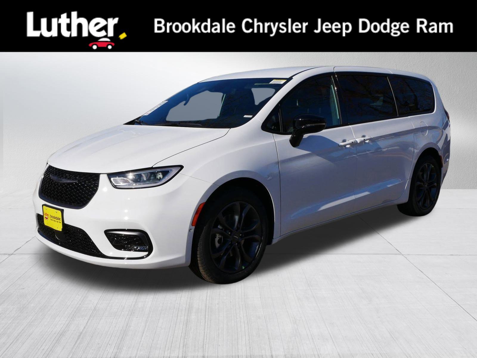 2026 Chrysler Pacifica Select's photo