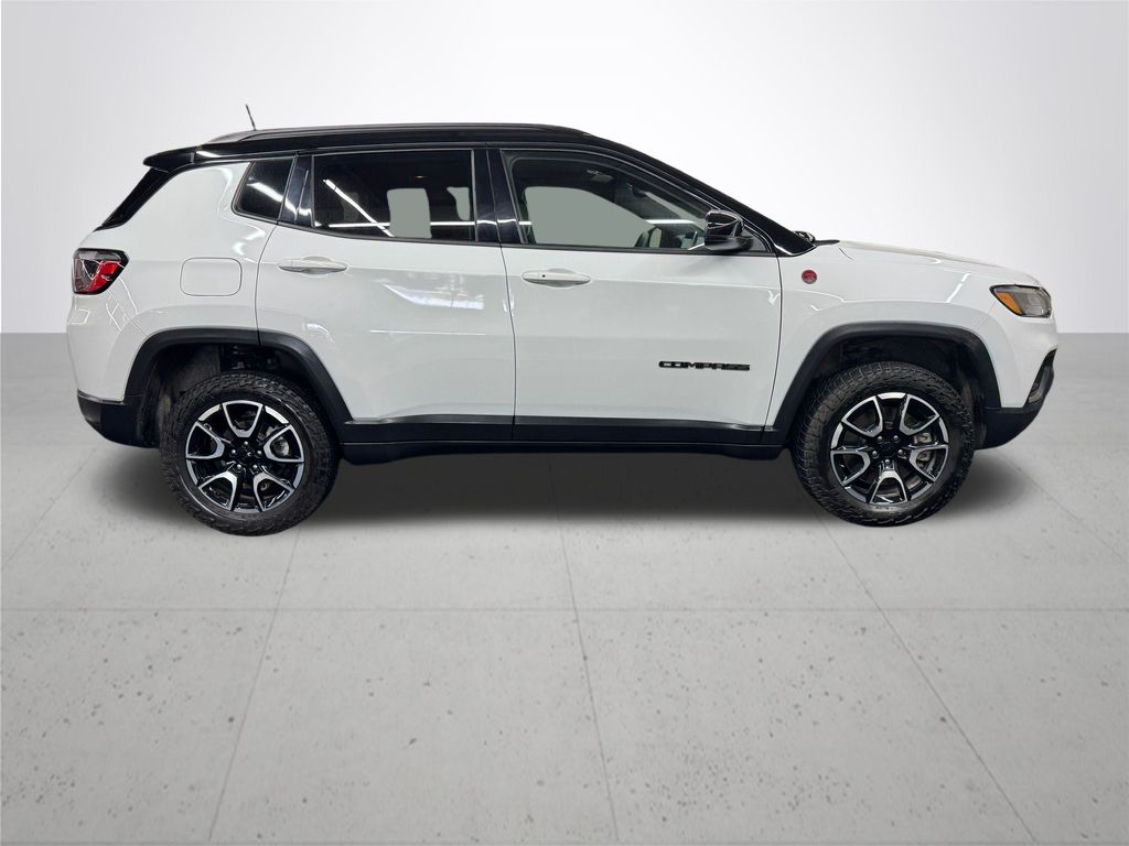 2024 Jeep Compass Trailhawk photo 7