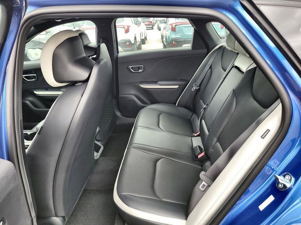 2025 Kia K4 GT-Line Turbo photo 12