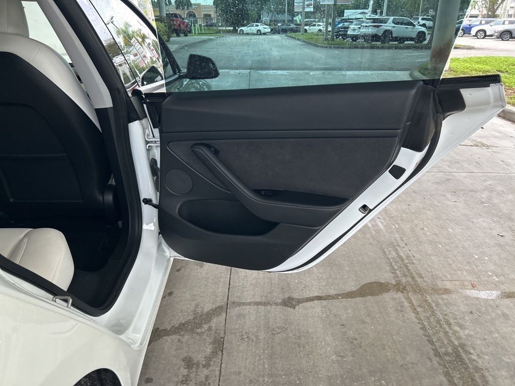2021 Tesla Model 3 Standard Range Plus photo 23