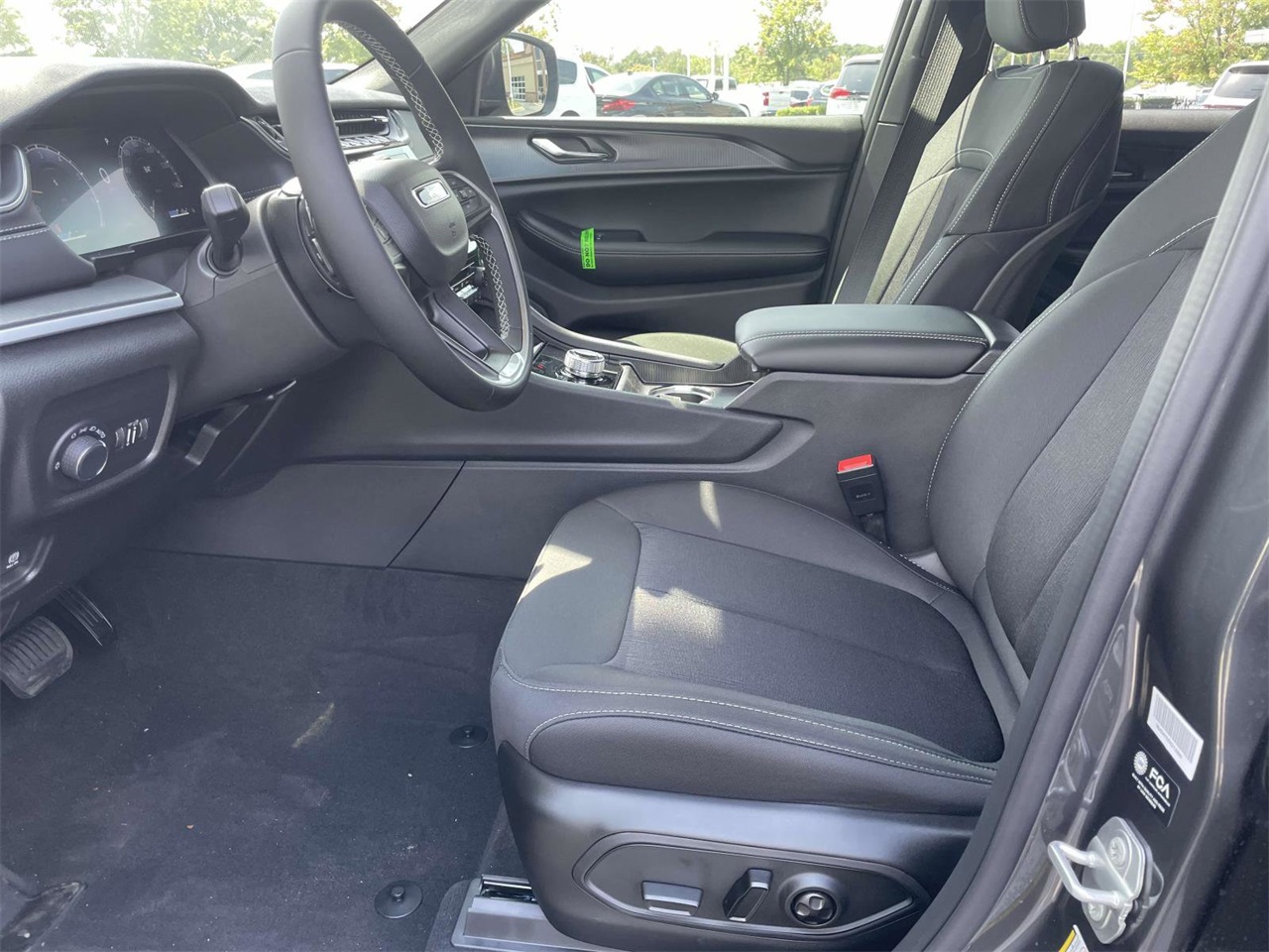 2025 Jeep Grand Cherokee Laredo photo 14
