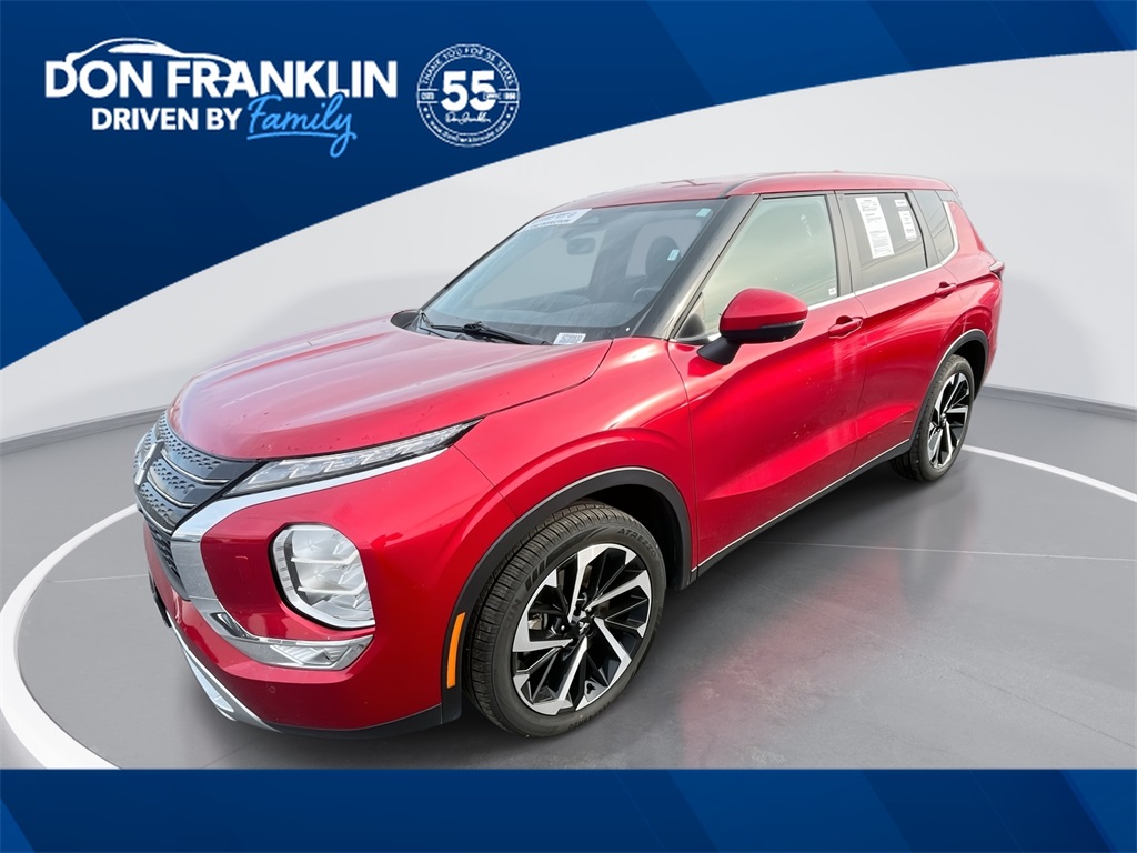 2024 Mitsubishi Outlander SE's photo