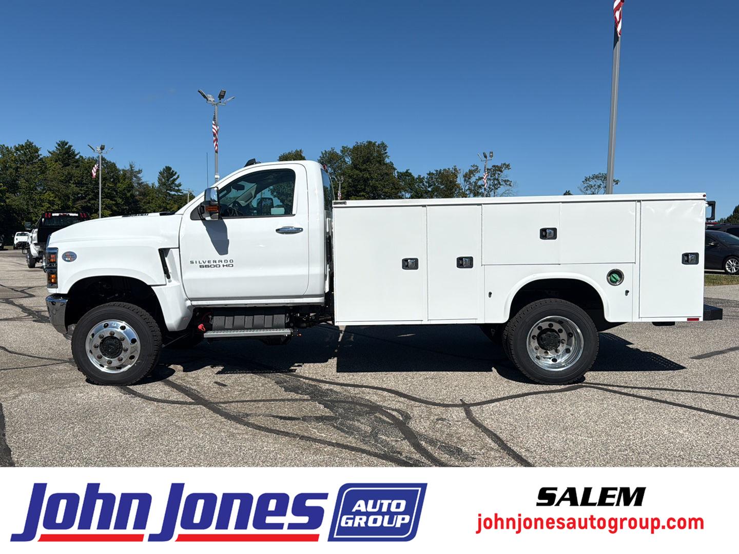 2024 Chevrolet Silverado 4500 Medium Duty Chassis Cab Work Truck's photo