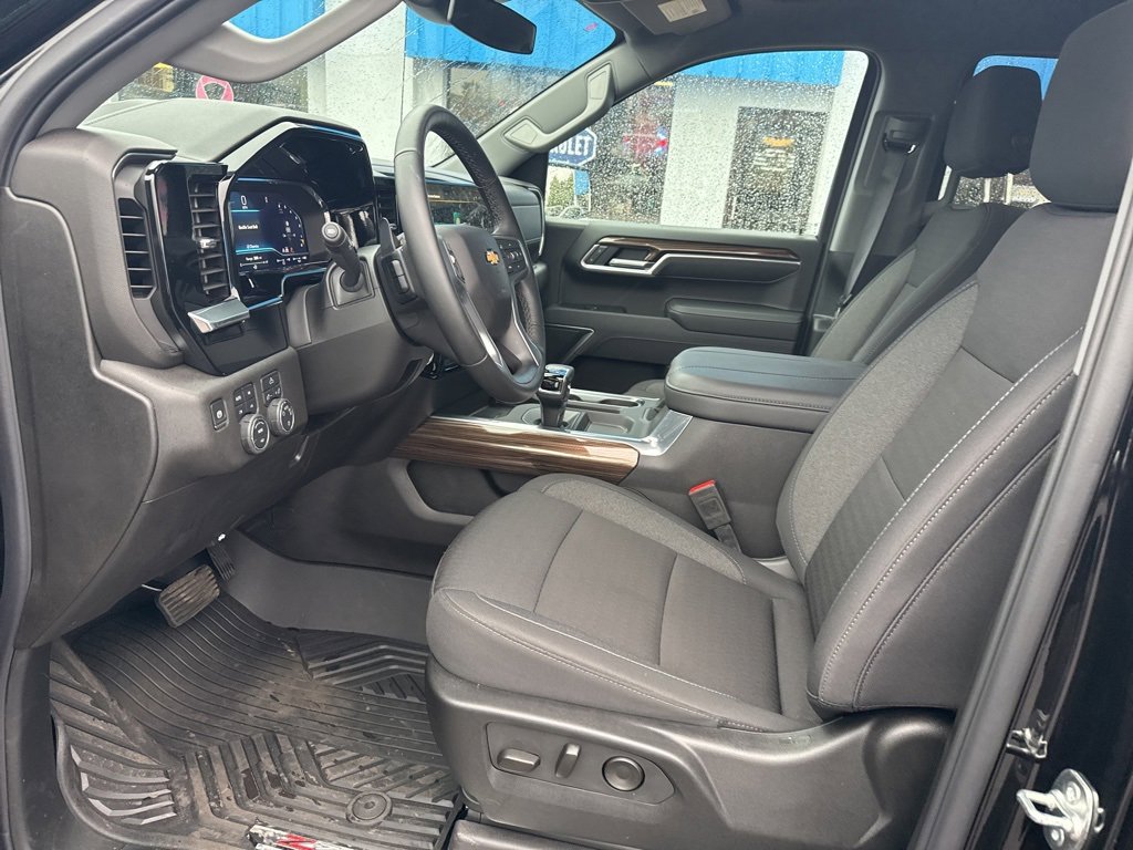 2025 Chevrolet Silverado 1500 LT photo 20