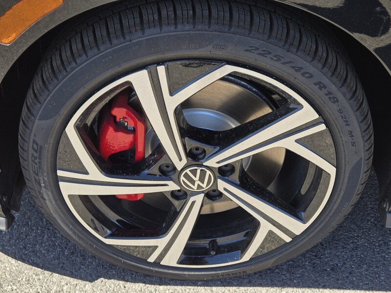 2025 Volkswagen Golf GTI SE photo 3