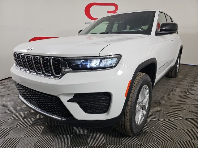 2025 Jeep Grand Cherokee Laredo X photo 2