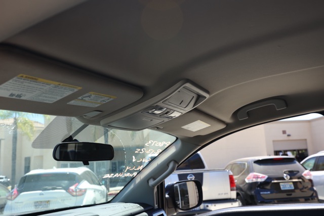 2017 Nissan Titan SV photo 12