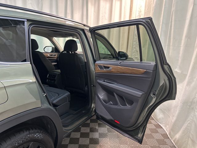 2026 Volkswagen Atlas SE Technology photo 29
