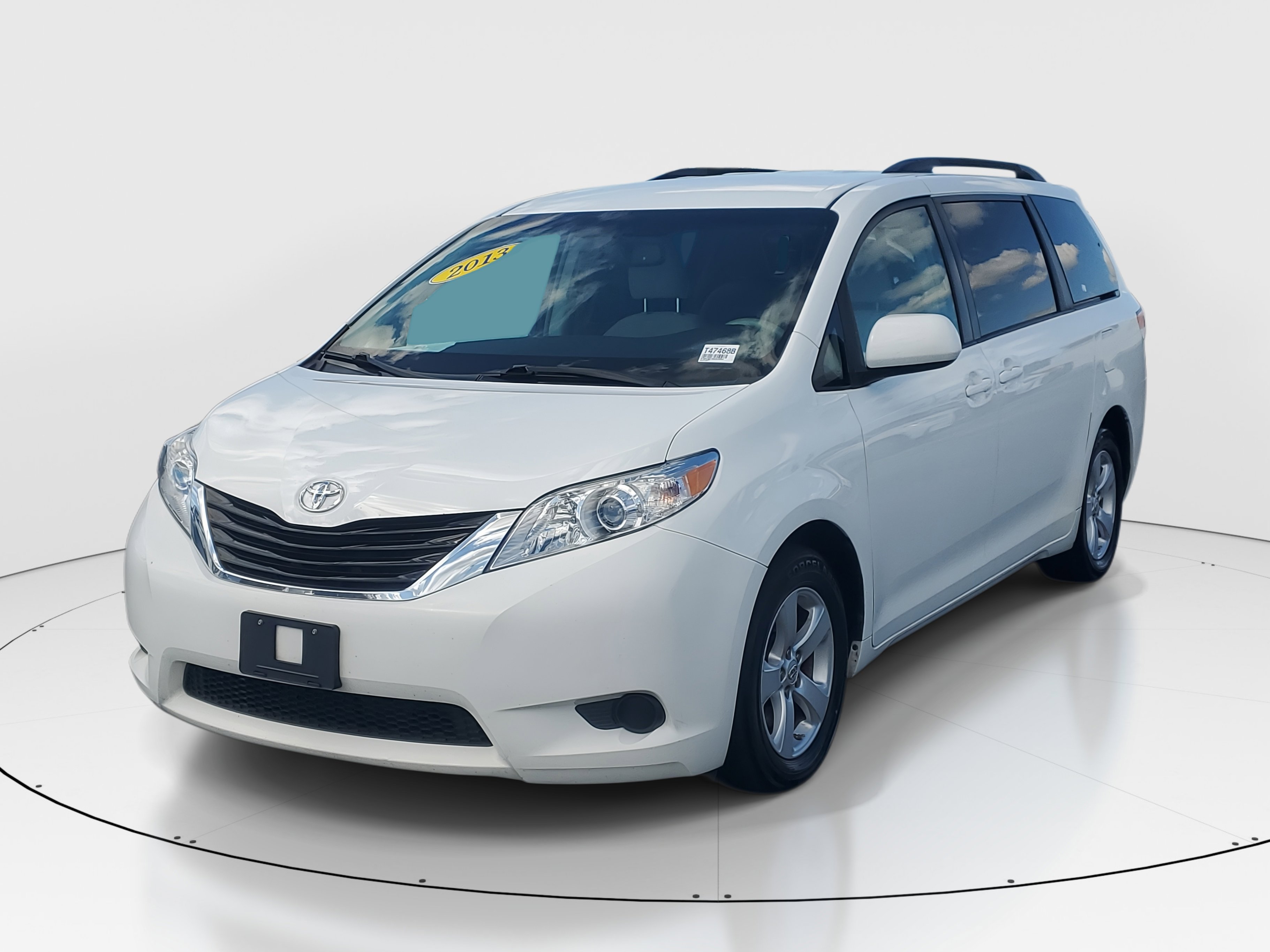 2013 Toyota Sienna LE photo 4