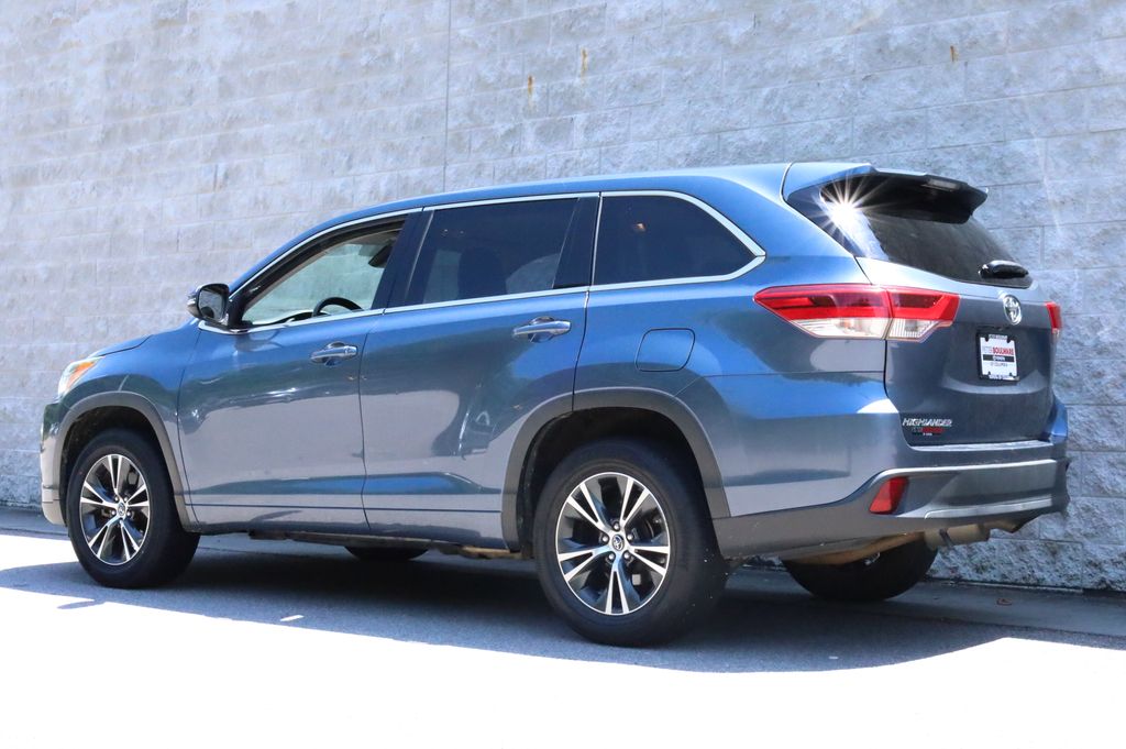Used 2018 Toyota Highlander LE with VIN 5TDZARFH4JS037332 for sale in West Columbia, SC