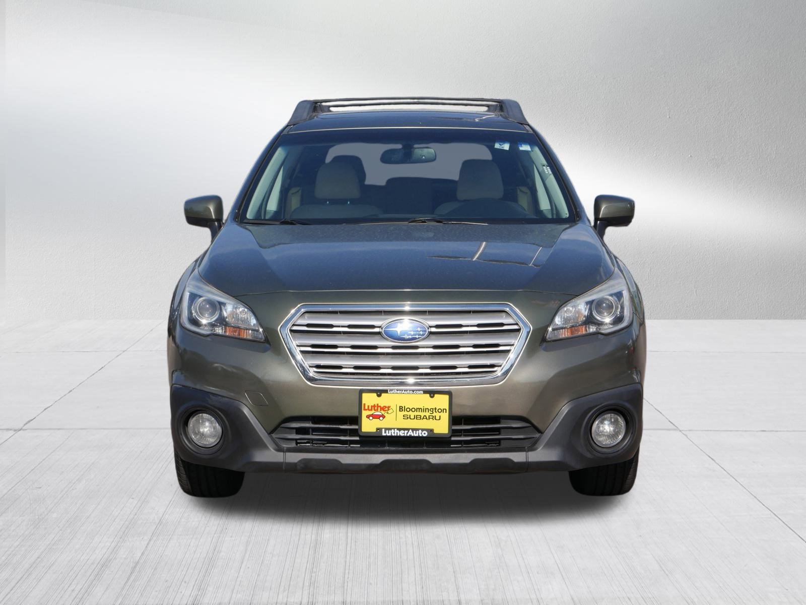 2017 Subaru Outback Premium photo 2