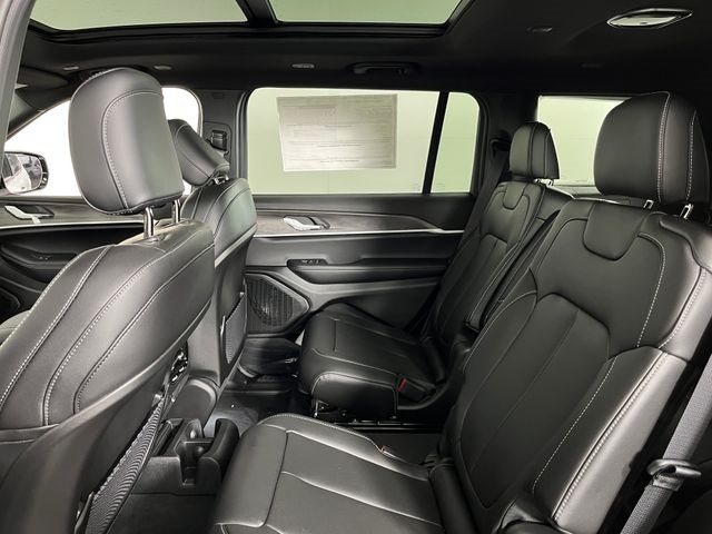 2025 Jeep Grand Cherokee Limited photo 13
