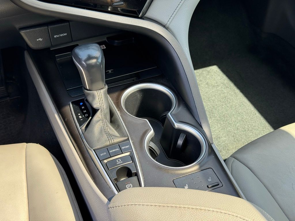 2023 Toyota Camry XLE V6 photo 14