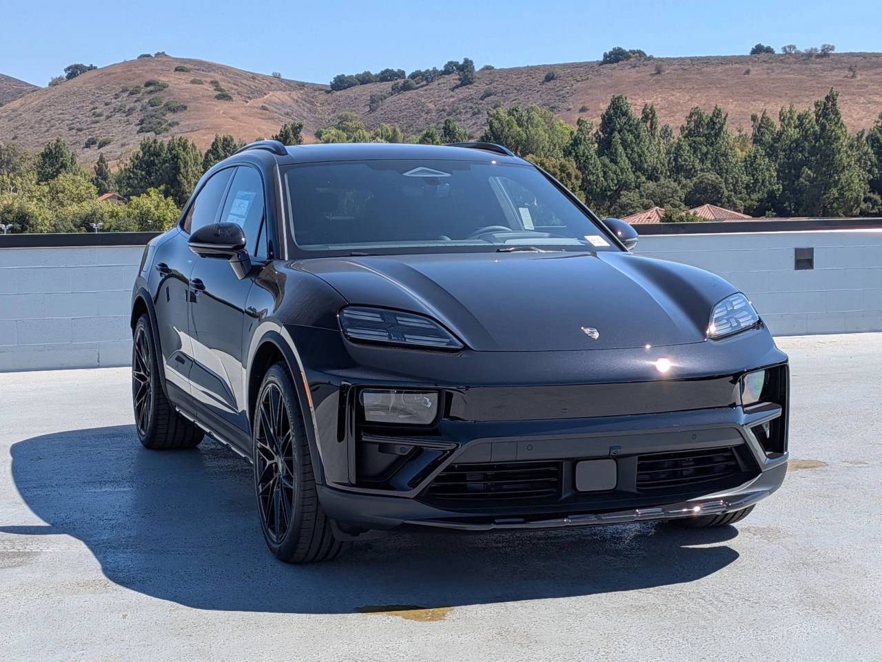 2025 Porsche Macan Electric Turbo photo 4
