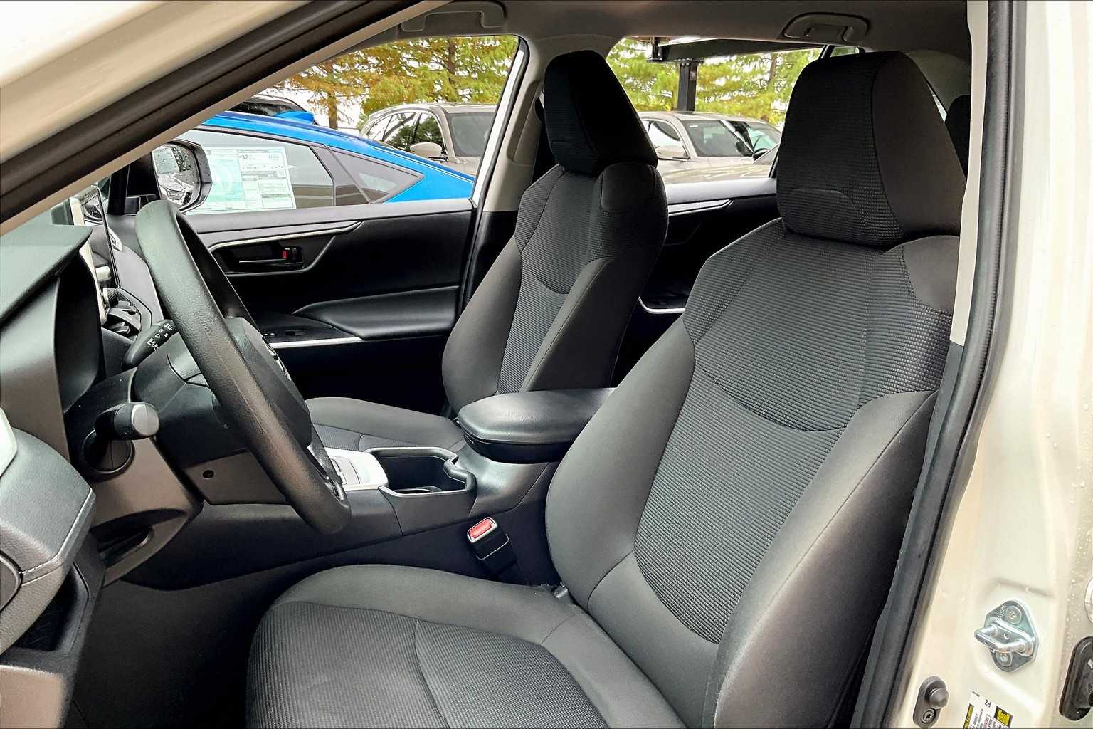 2025 Toyota RAV4 LE photo 2