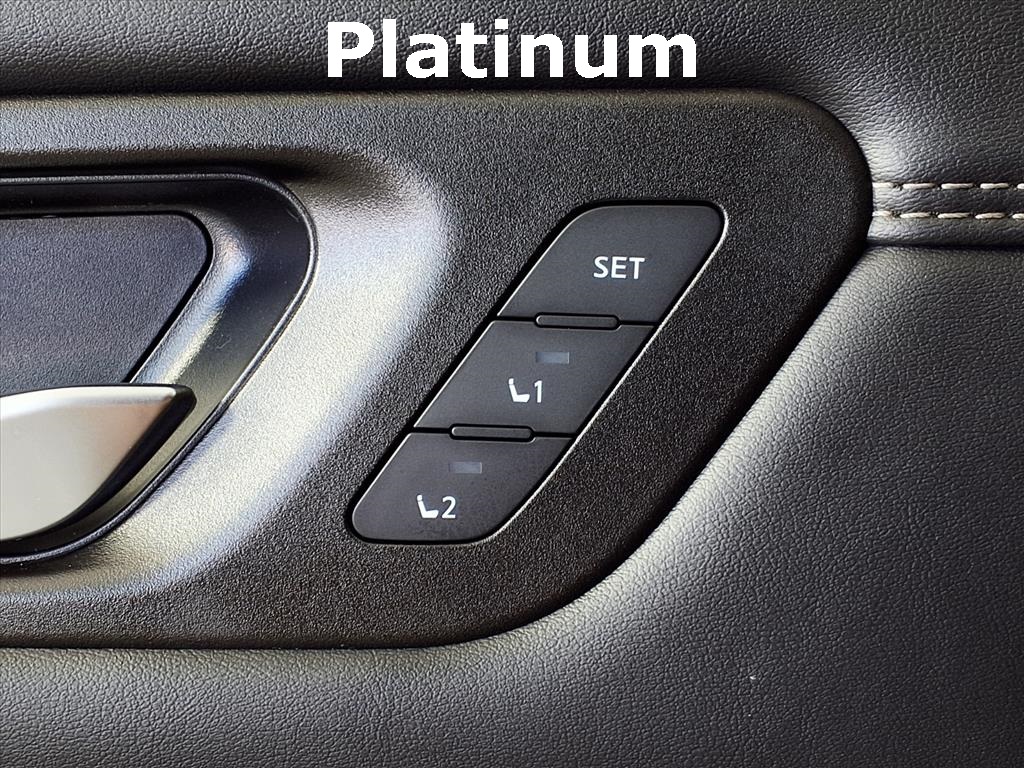 2023 Nissan Pathfinder Platinum photo 13