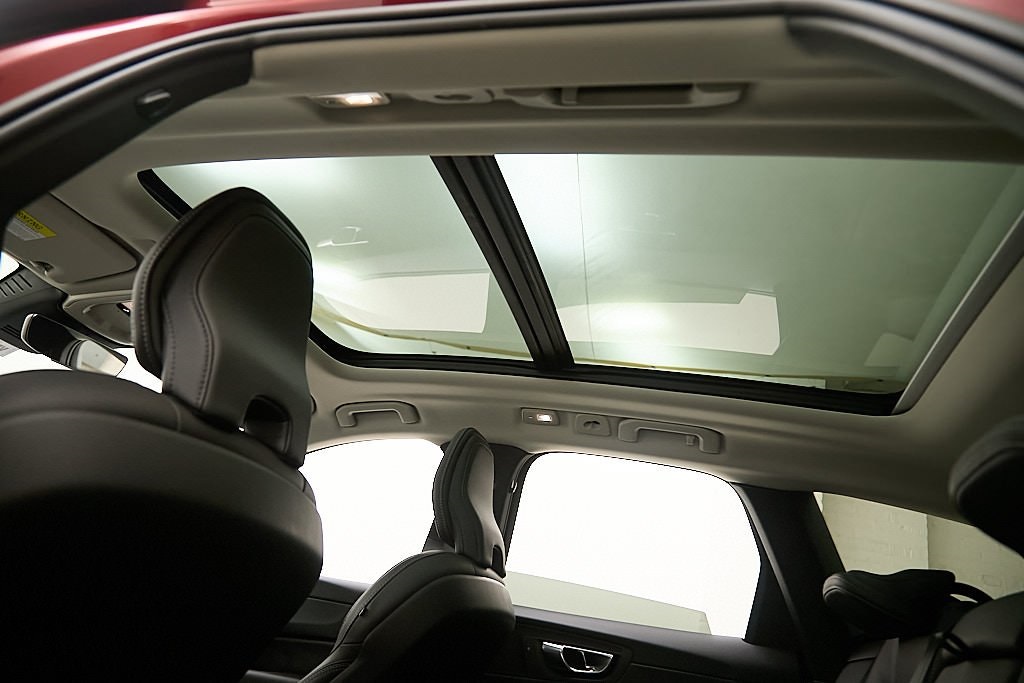 2023 VOLVO XC60 - Image 24