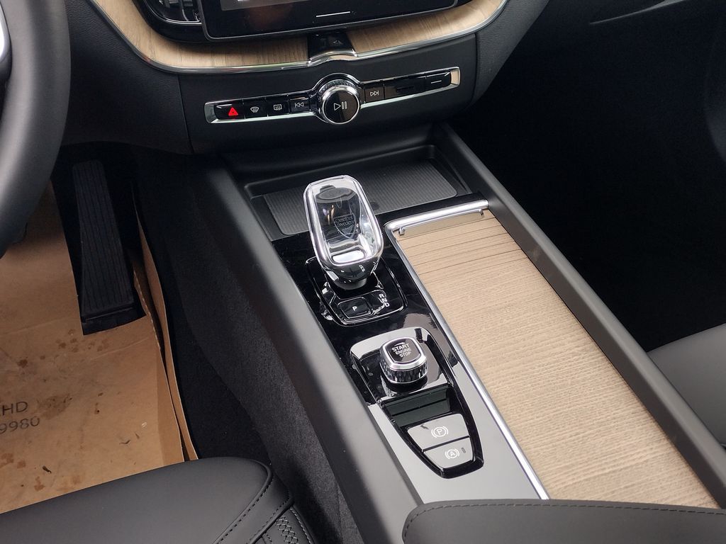 2026 VOLVO XC60 - Image 27