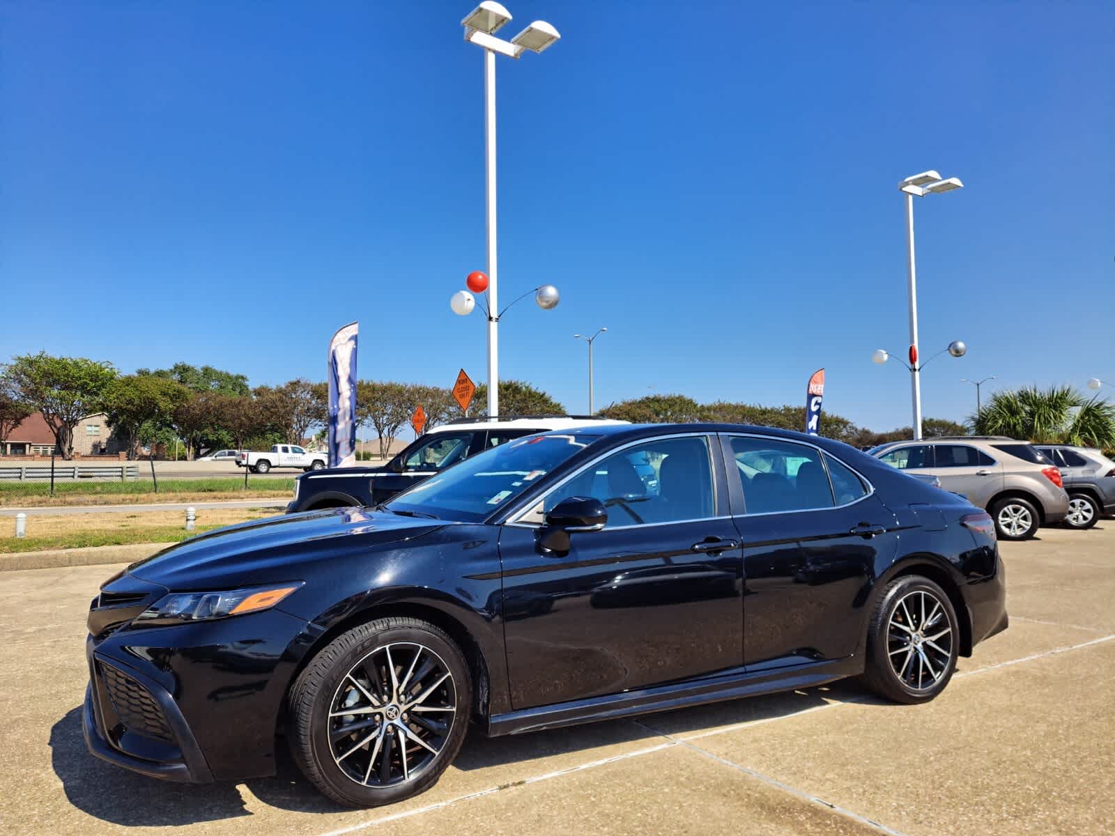 2023 Toyota Camry SE photo 3