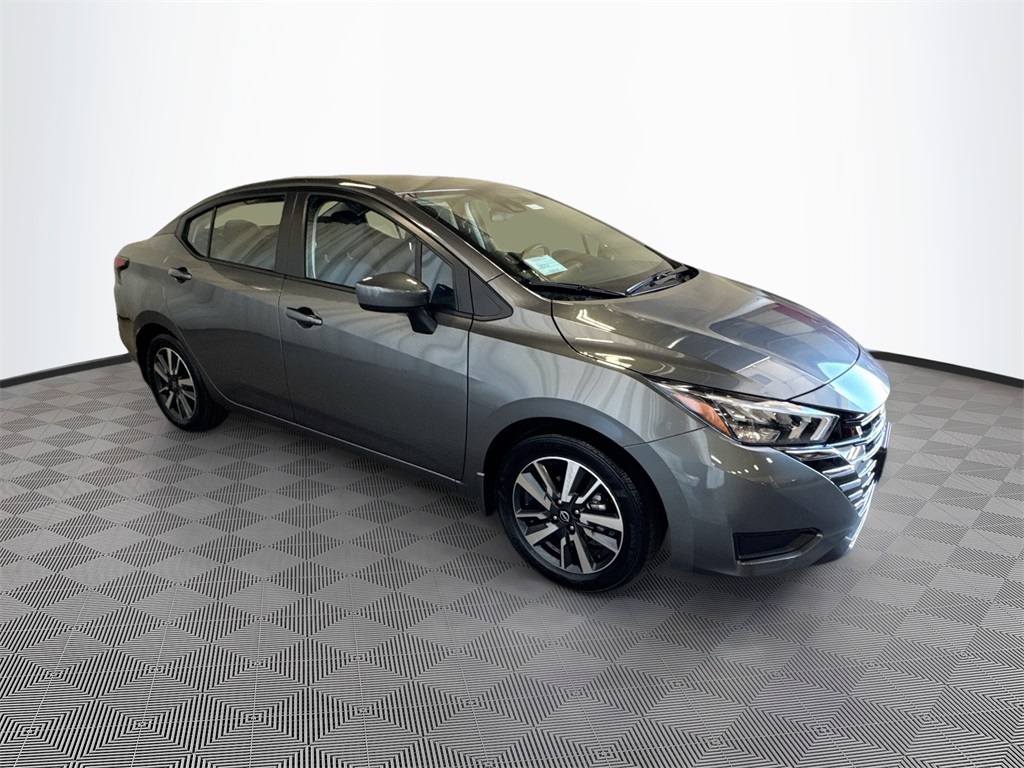 2025 Nissan Versa 1.6 SV photo 4