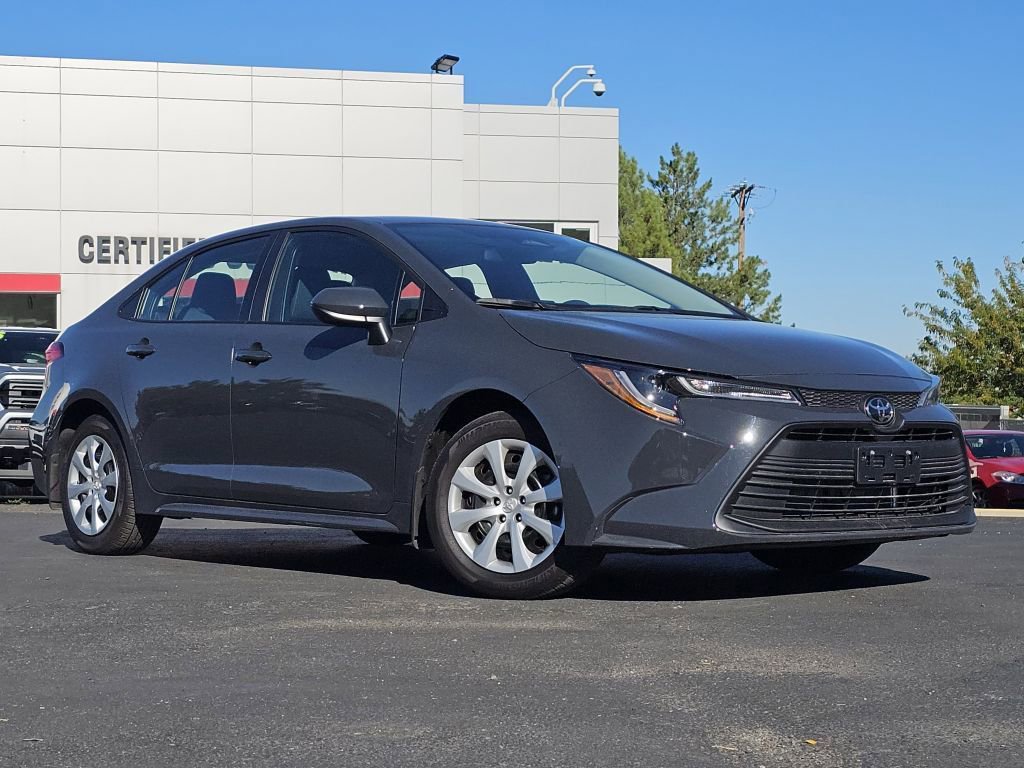 2025 Toyota Corolla LE photo 2