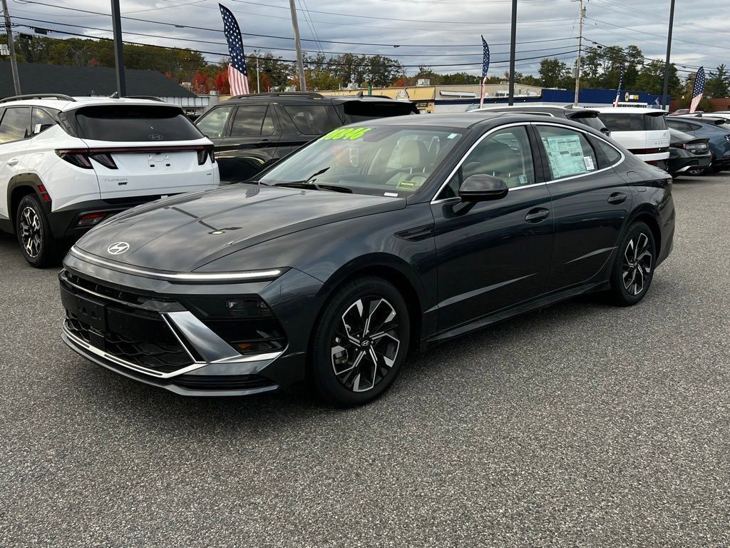 2025 Hyundai Sonata SEL photo 3