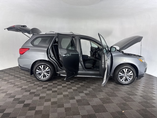 2020 Nissan Pathfinder SV photo 10