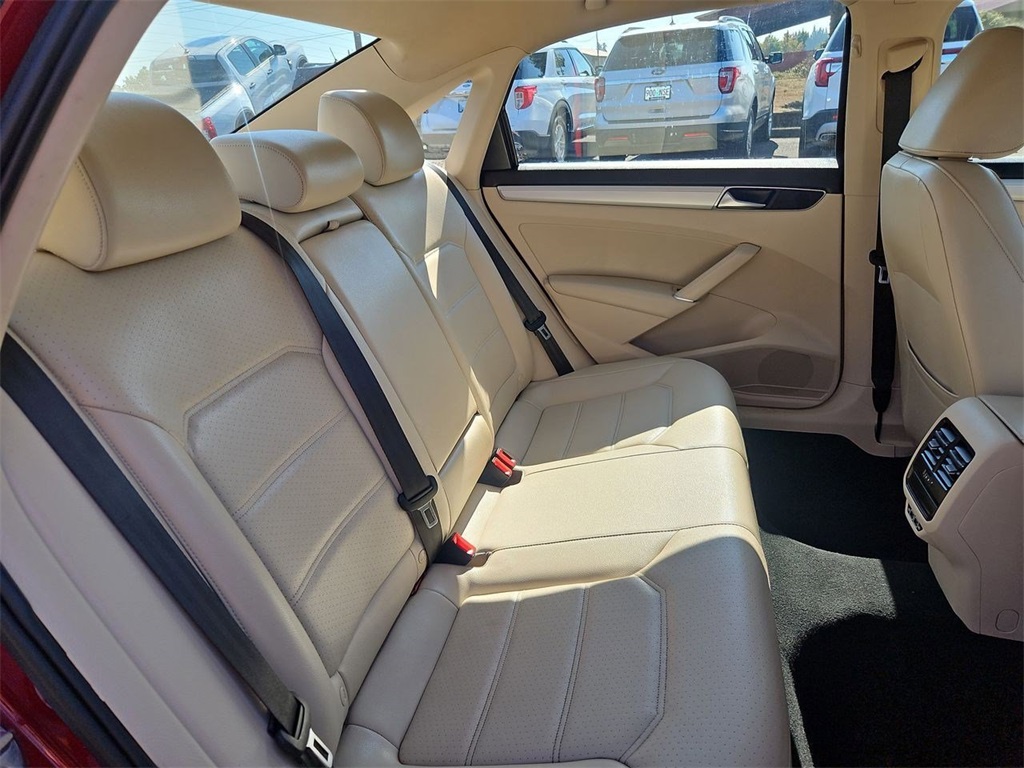 2019 Volkswagen Passat 2.0T Wolfsburg Edition photo 27