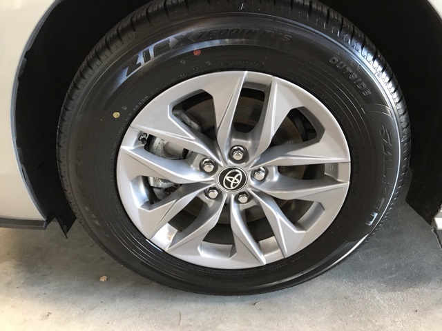 2024 Toyota Sienna LE photo 10