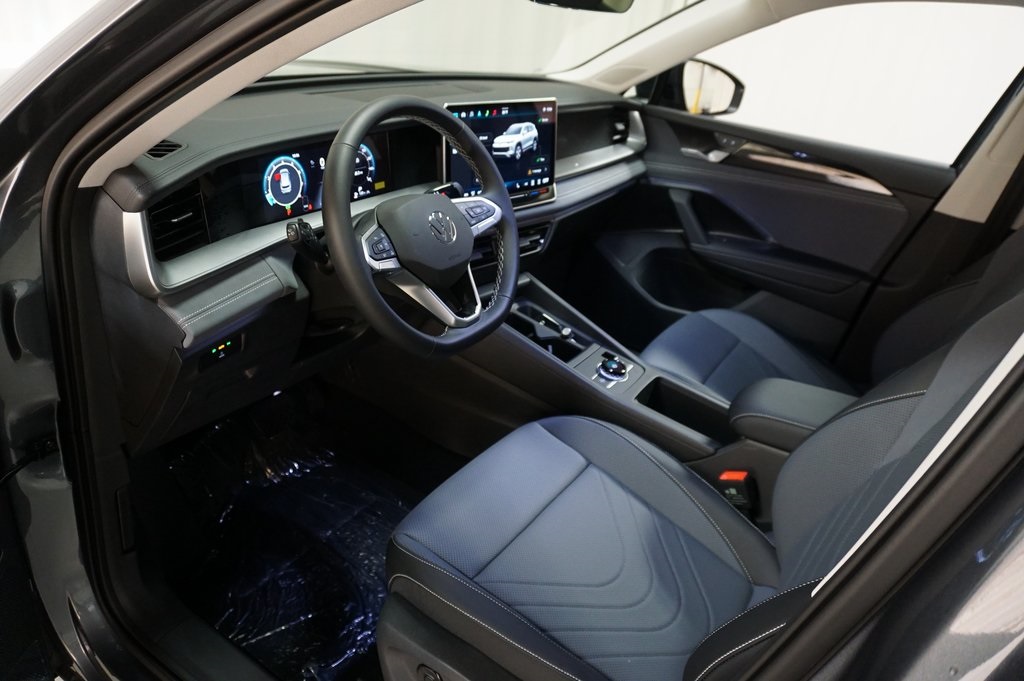 2025 Volkswagen Tiguan SE photo 4