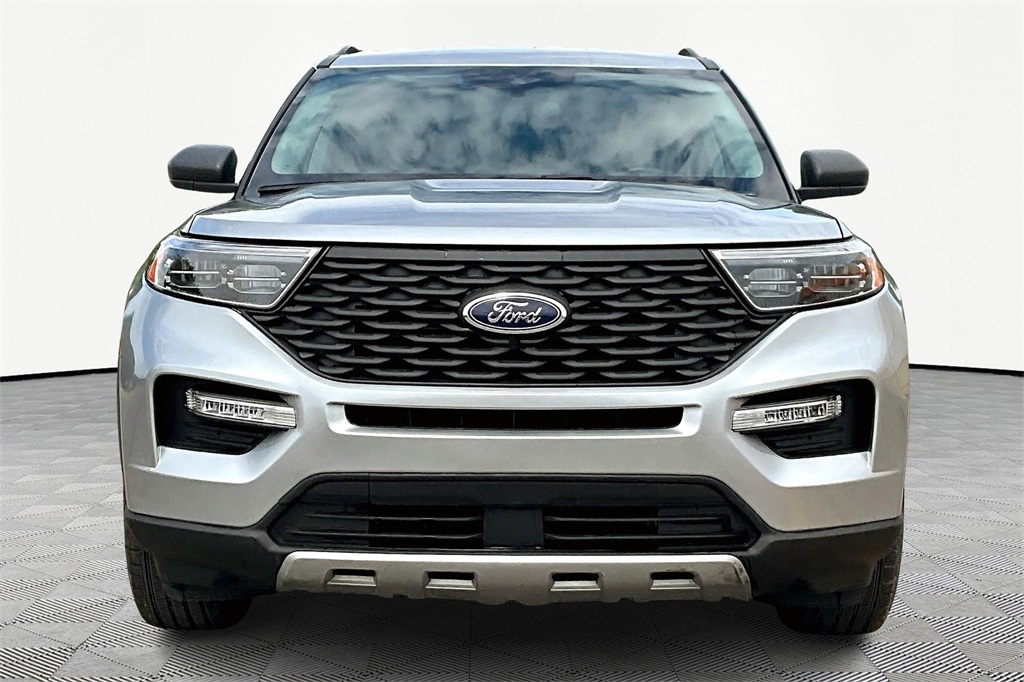 Used 2023 Silver Ford XLT image 3