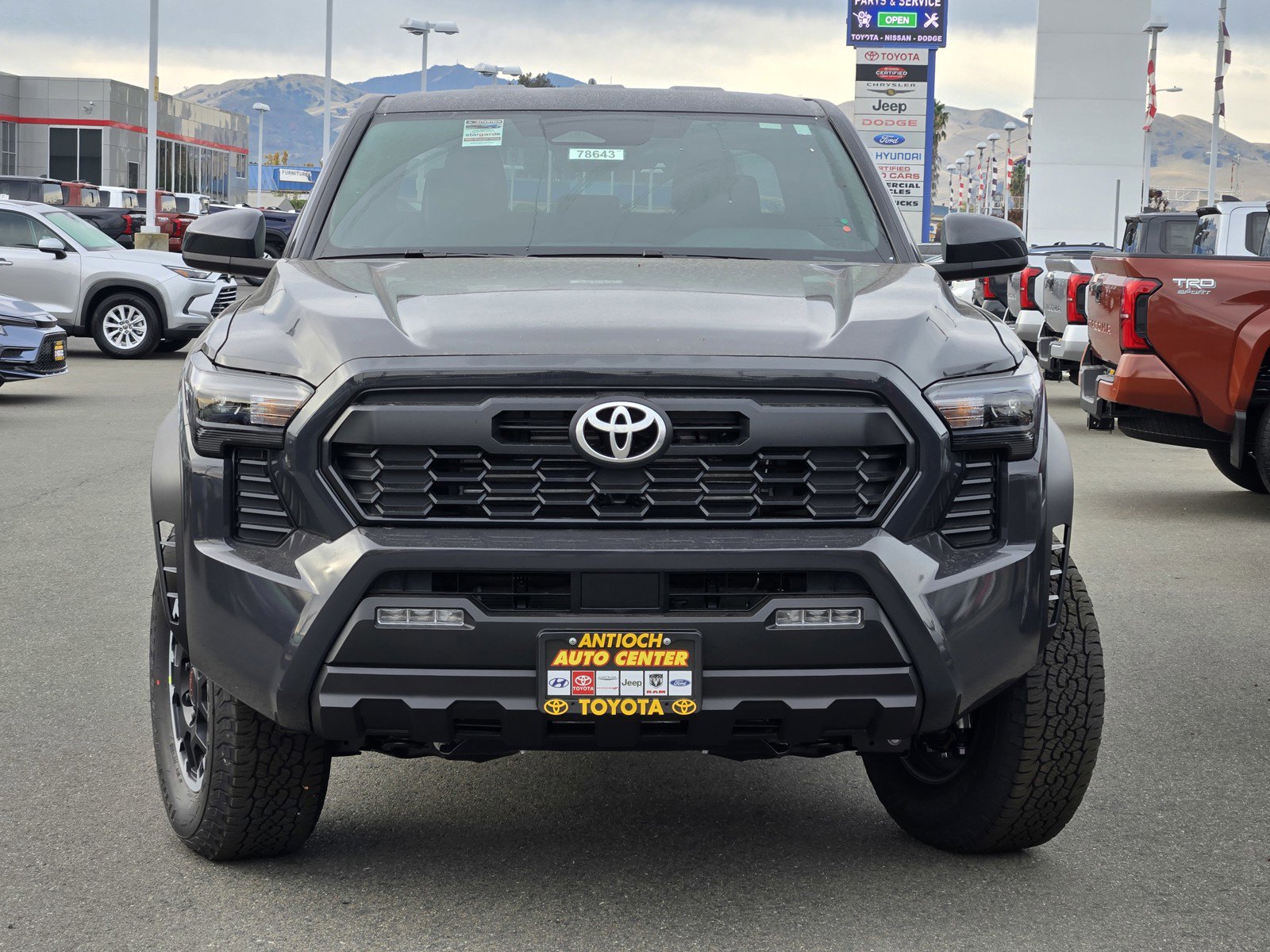 2025 Toyota Tacoma TRD Off-Road Double Cab photo 2