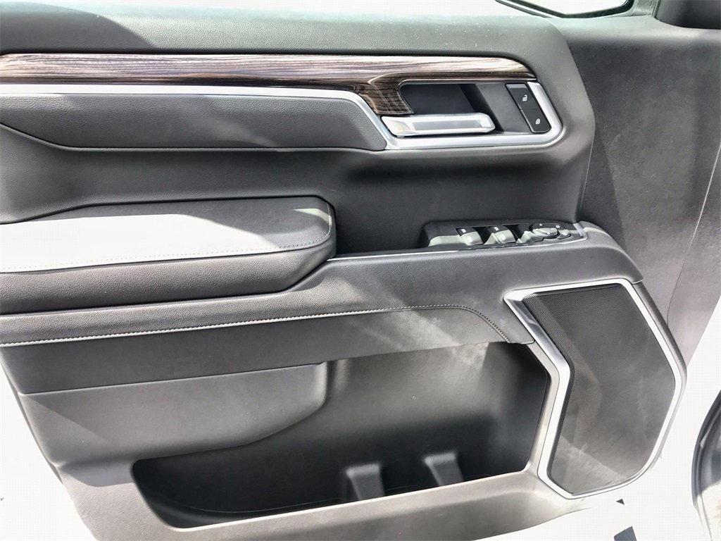 2025 Chevrolet Silverado 1500 LT photo 13